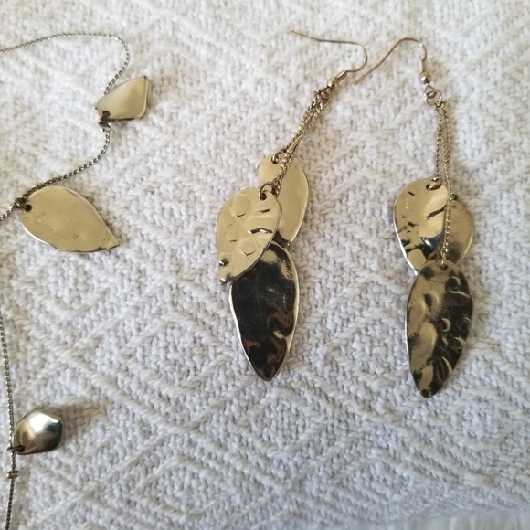 Artisan Necklace and earrings set. - Picture 3 of 4